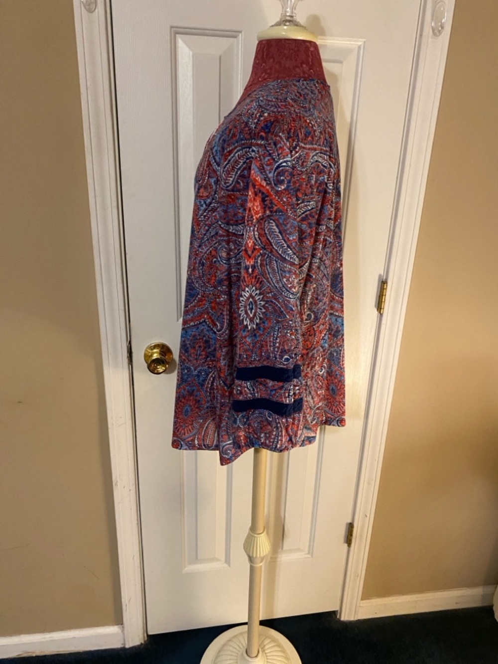 Ruby Rd. Red and Blue Paisley Print  with Key Hole Design Tunic Top Size 2X - Picture 4 of 13